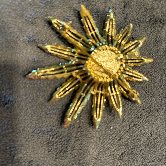 Sarah Coventry Vintage Starburst Three Pcs Set Broach & Earrings - Picture 8 of 10